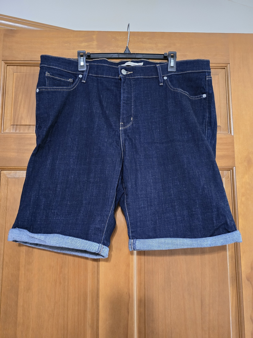 NWOT- Levi's Women's Dark Blue Denim Bermuda Shorts with Rolled Cuff 20W